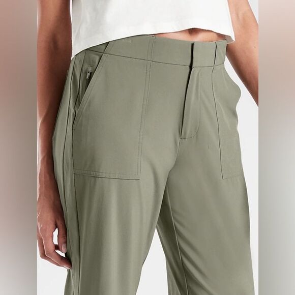 Athleta Tribeca Utility crop Pants in Laurel Olive Green Women’s size 2 EUC - Picture 2 of 10